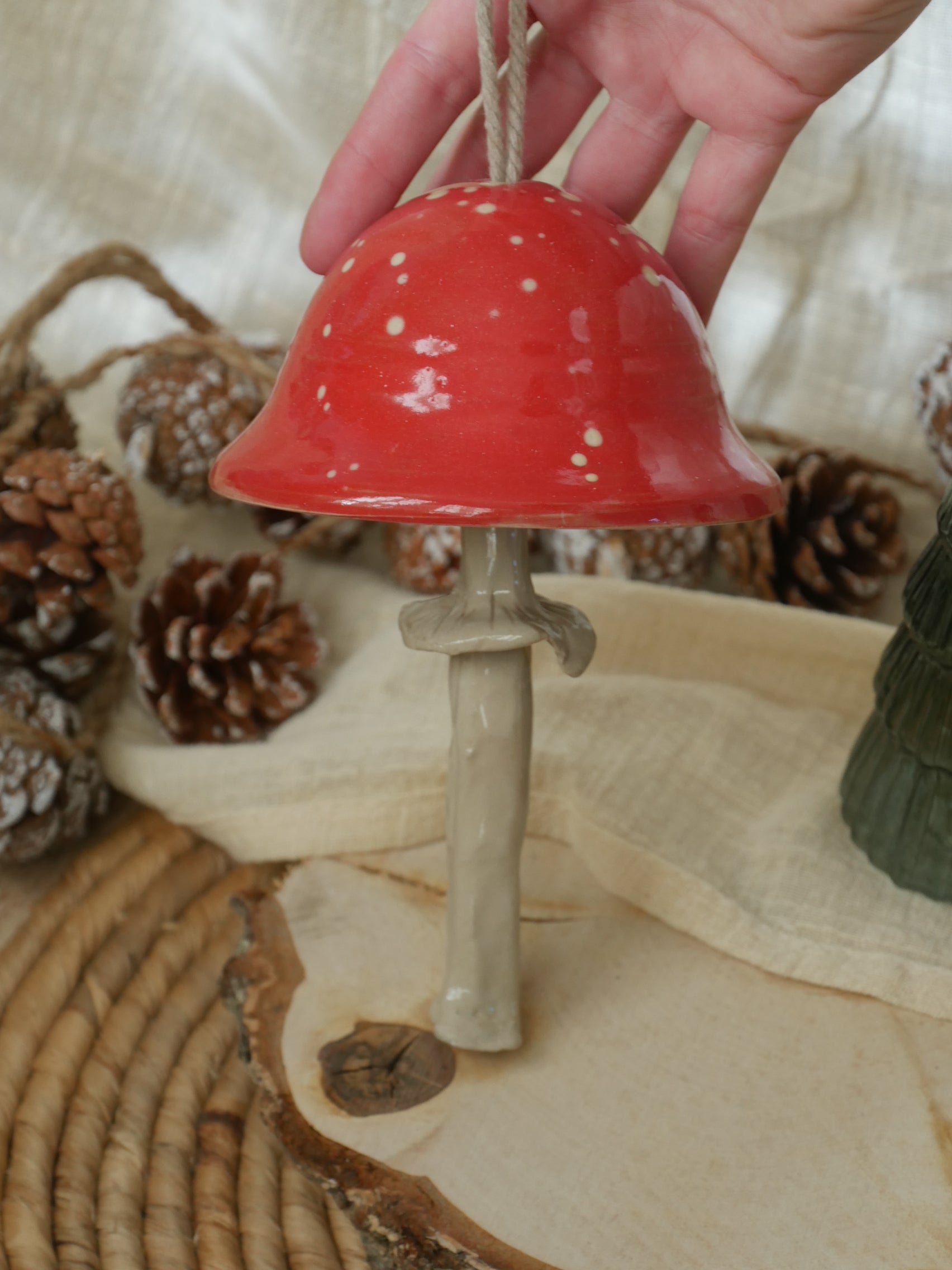 27. Cloche Champignon - Rouge