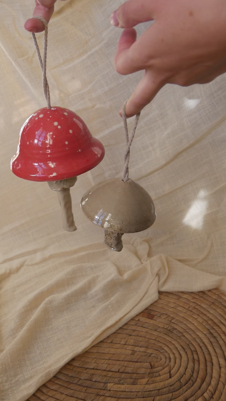27. Cloche Champignon - Rouge